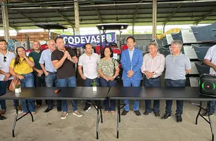 Codevasf entrega equipamentos agrícolas para mais de 15 municípios do Piauí (Foto: Conecta Piauí)