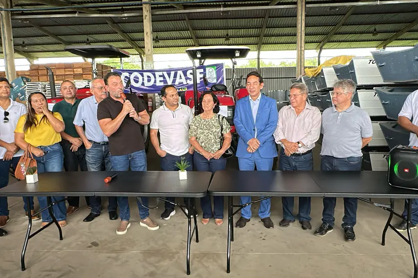Codevasf entrega equipamentos agrícolas para mais de 15 municípios do Piauí