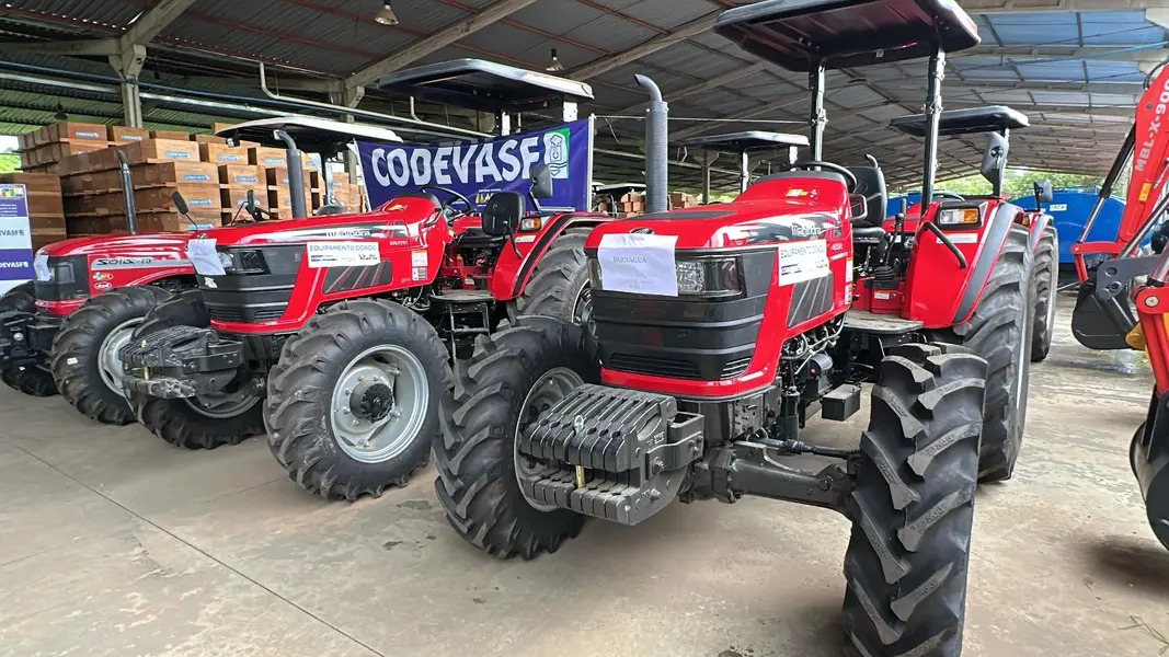 Codevasf entrega equipamentos agrícolas para mais de 15 municípios do Piauí