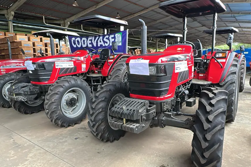 Codevasf entrega equipamentos agrícolas para mais de 15 municípios do Piauí