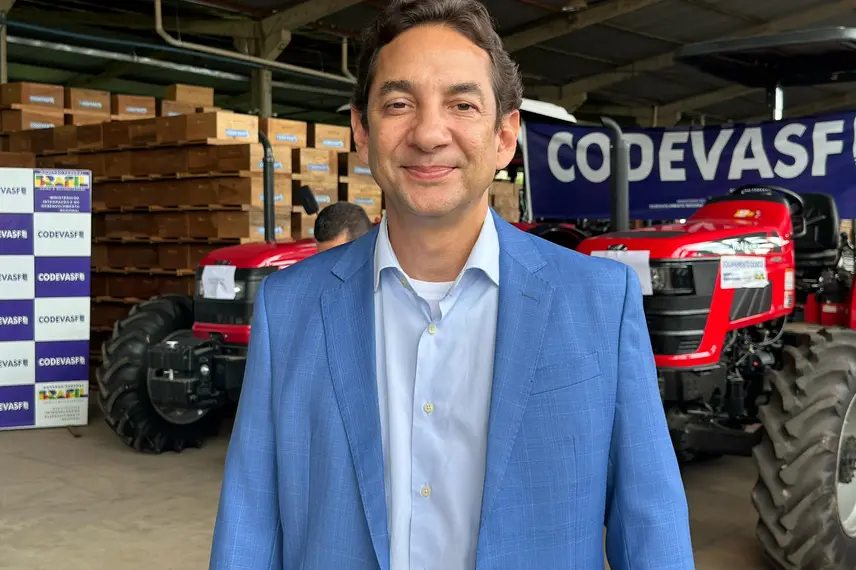 Codevasf entrega equipamentos agrícolas para mais de 15 municípios do Piauí