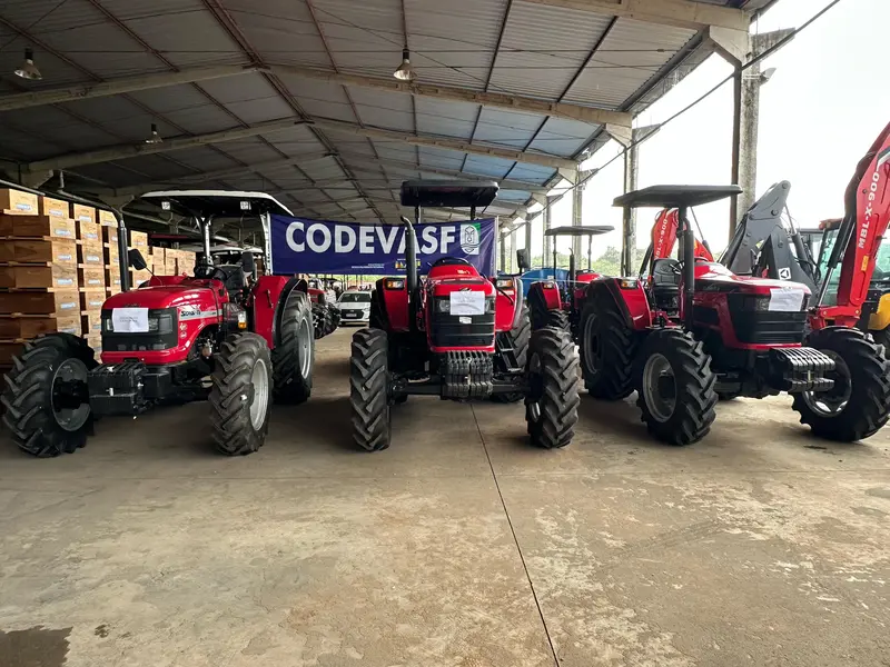 Codevasf entrega equipamentos agrícolas para mais de 15 municípios do Piauí