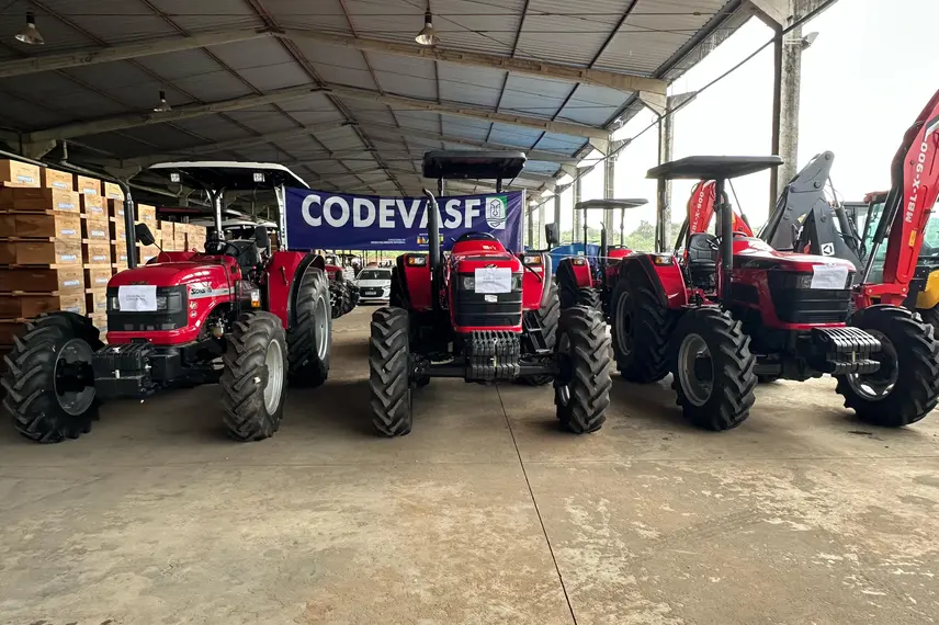 Codevasf entrega equipamentos agrícolas para mais de 15 municípios do Piauí