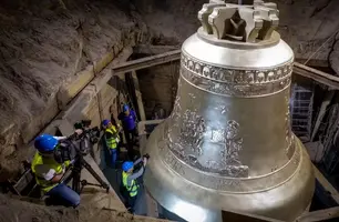 Com 55 toneladas, o sino impressiona pelo tamanho e será instalado na Basílica de Trindade, Goiás (Foto: Rduch Bells & Clocks)