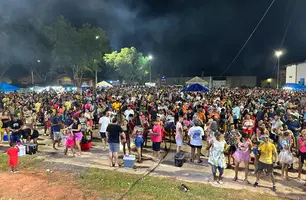 Demerval Lobão celebra a maior Segundona de Carnaval com multidão nas ruas (Foto: Conecta Piauí)
