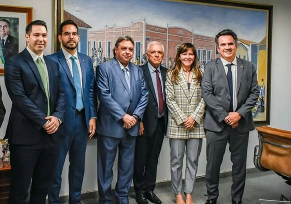 Deputada Ana Paula diz que visita de Themístocles a Ciro não é recado para Rafael