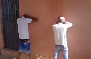 Dois menores são apreendidos com simulacros de arma após perseguição em Timon (Foto: Divulgação)