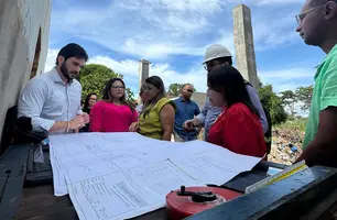 Dr. Marcus Vinícius visita obra de reforma da Escola em Floriano (Foto: Reprodução)