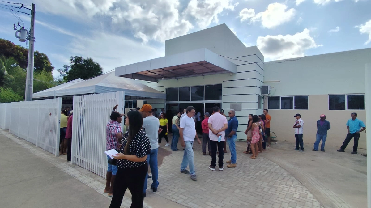 Em Tamboril, governador vistoria Saúde Digital e autoriza recuperação da PI-264