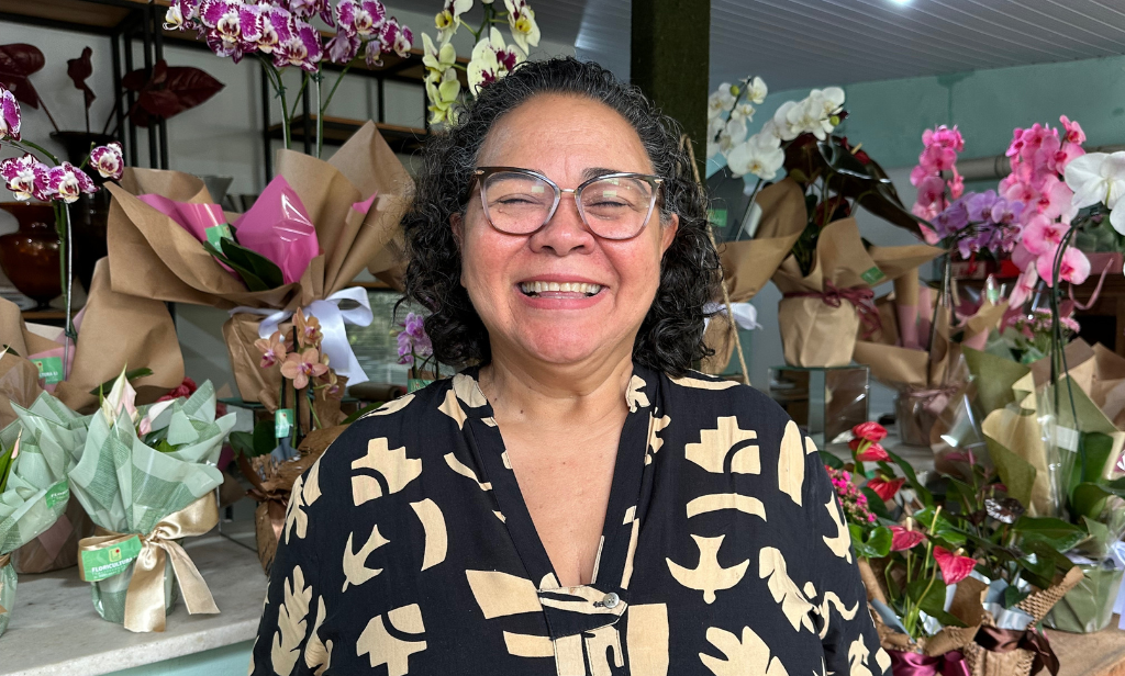 Empresária e proprietária da floricultura, Alcenia Li