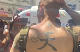 Estrangeiro com símbolo nazista é agredido (Foto: Reprodução)