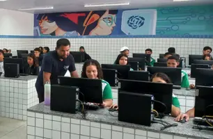 Estudantes das escolas de tempo integral do Piauí utilizam IA para aprender Inglês (Foto: Governo do Piauí)