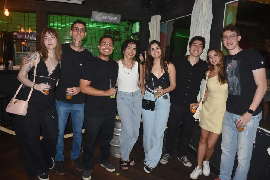 Festival Findie Semana reúne público animado com shows de bandas autorais no Roots