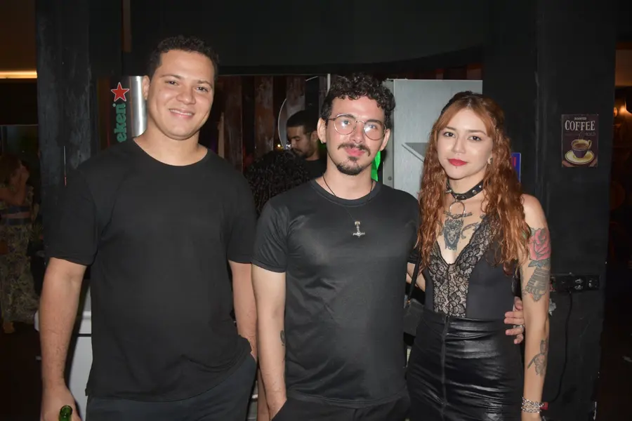 Festival Findie Semana reúne público animado com shows de bandas autorais no Roots