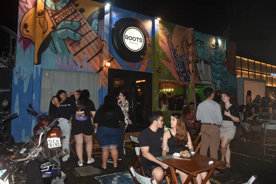 Festival Findie Semana reúne público animado com shows de bandas autorais no Roots