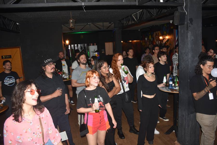 Festival Findie Semana reúne público animado com shows de bandas autorais no Roots