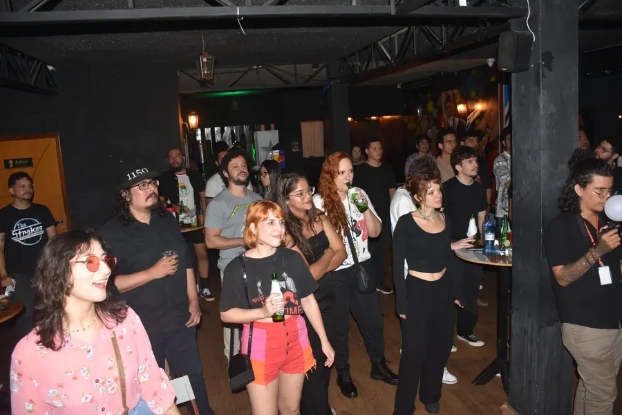 Festival Findie Semana reúne público animado com shows de bandas autorais no Roots