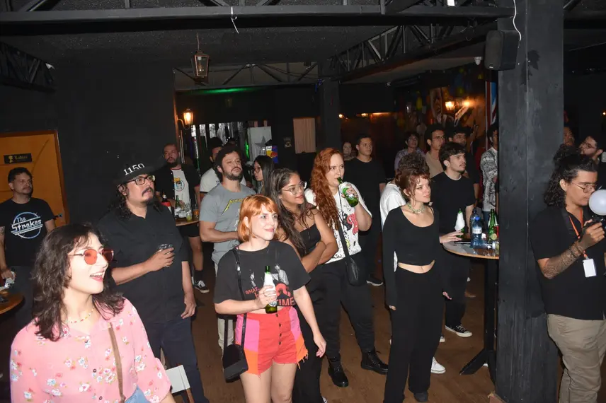 Festival Findie Semana reúne público animado com shows de bandas autorais no Roots