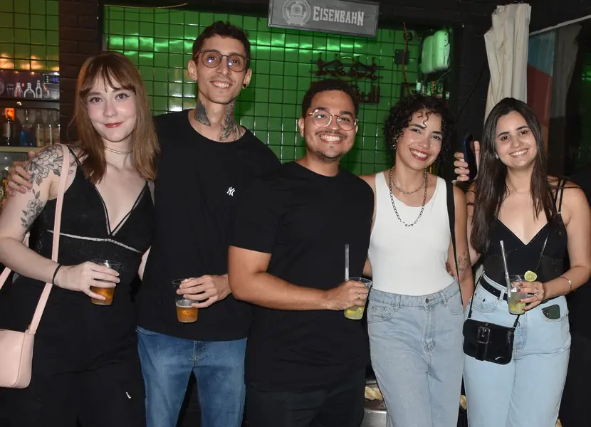 Festival Findie Semana reúne público animado com shows de bandas autorais no Roots