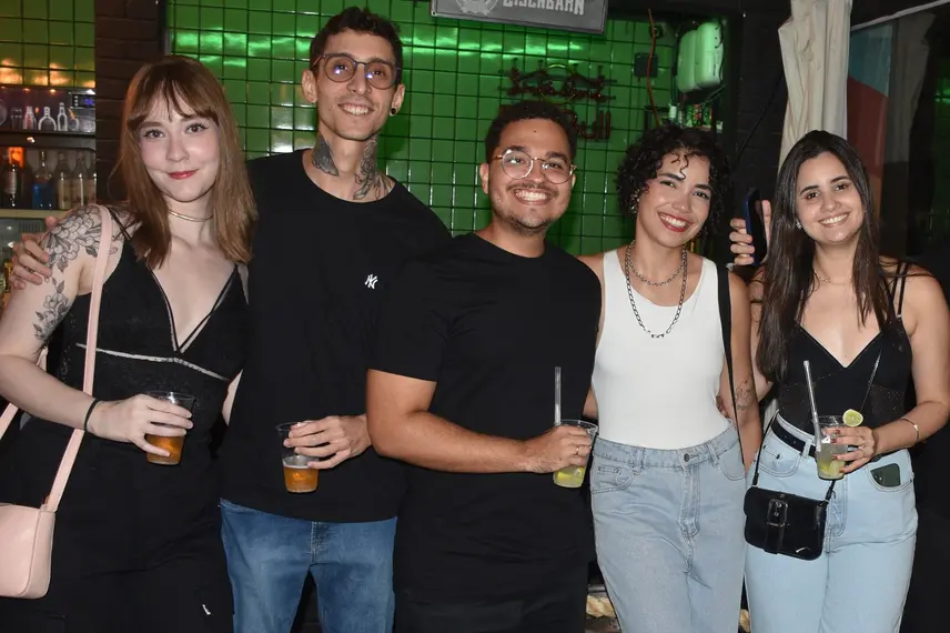 Festival Findie Semana reúne público animado com shows de bandas autorais no Roots