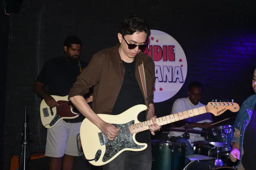 Festival Findie Semana reúne público animado com shows de bandas autorais no Roots