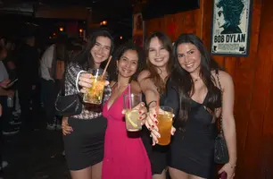 Galera jovem agita Locomotiva Irish Pub neste sábado (08) (Foto: Conecta Piauí / Magal)