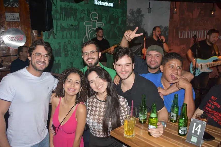 Galera jovem agita Locomotiva Irish Pub neste sábado (08)