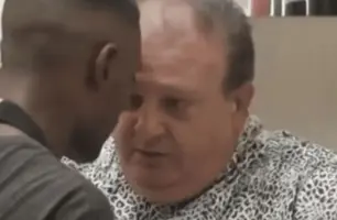 Garçom tenta agredir Érick Jacquin em reality e deixa público chocado (Foto: Reprodução)