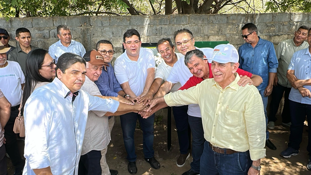 Governador inaugura pavimentação e entrega kit creche em Várzea Branca