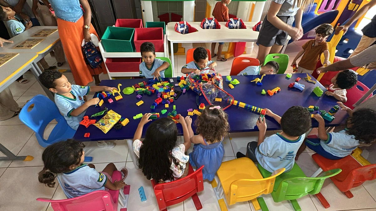 Governador inaugura pavimentação e entrega kit creche em Várzea Branca