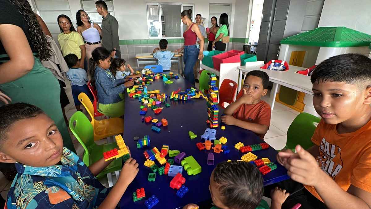 Governador inaugura pavimentação e entrega kit creche em Várzea Branca
