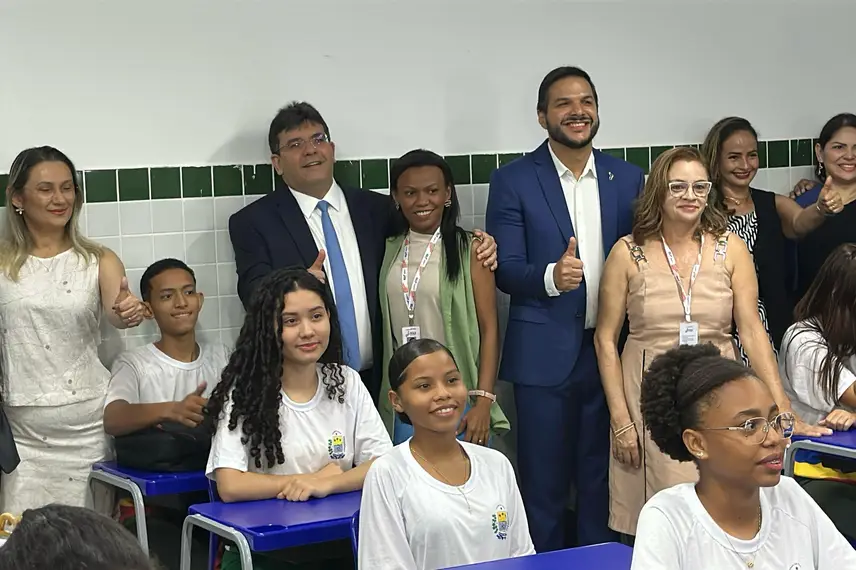 Governador inaugura reforma e modernização do Ceti Didácio Silva, em Teresina Governador inaugura reforma e modernização do Ceti Didácio Silva, em Teresina