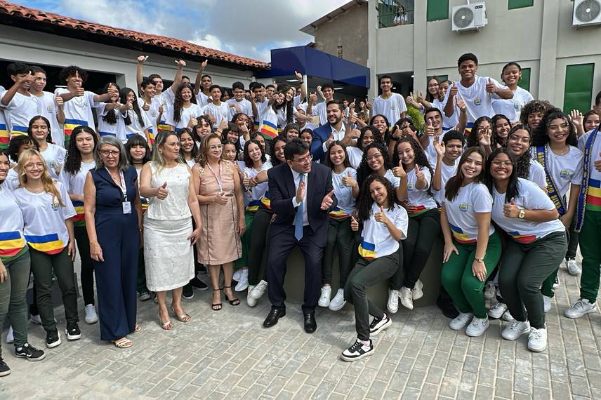 Governador inaugura reforma e modernização do Ceti Didácio Silva, em Teresina Governador inaugura reforma e modernização do Ceti Didácio Silva, em Teresina