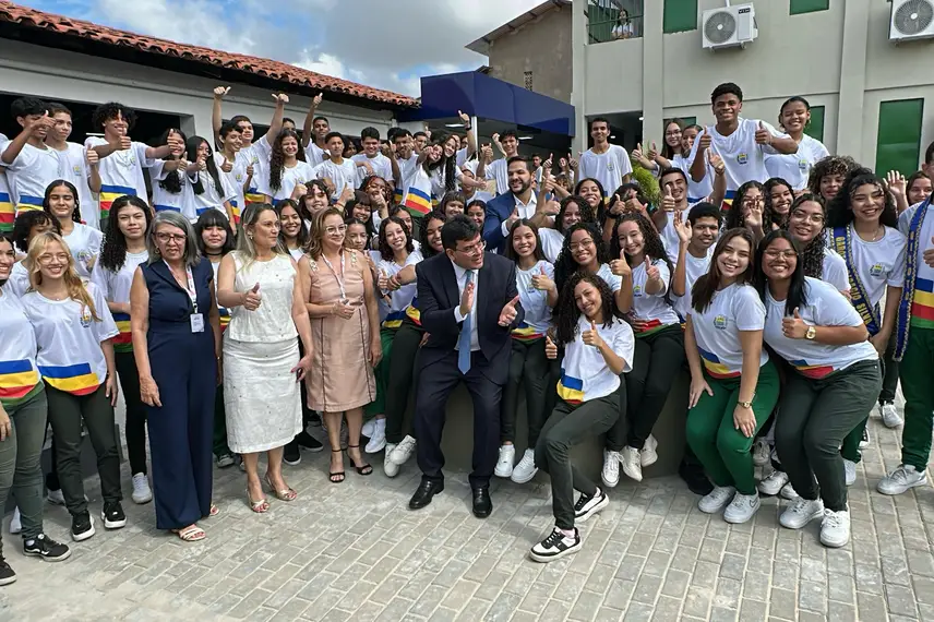Governador inaugura reforma e modernização do Ceti Didácio Silva, em Teresina Governador inaugura reforma e modernização do Ceti Didácio Silva, em Teresina