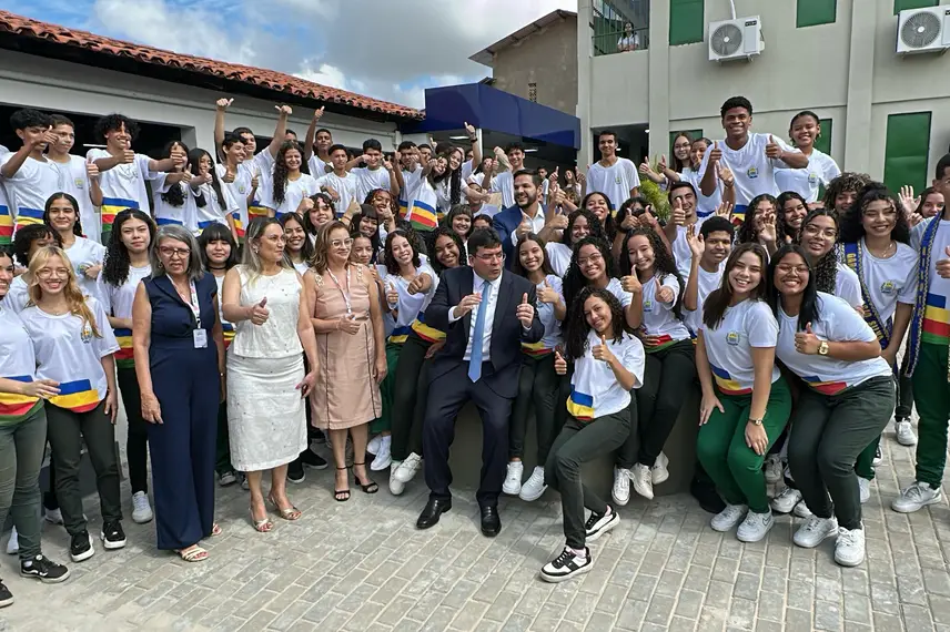 Governador inaugura reforma e modernização do Ceti Didácio Silva, em Teresina Governador inaugura reforma e modernização do Ceti Didácio Silva, em Teresina