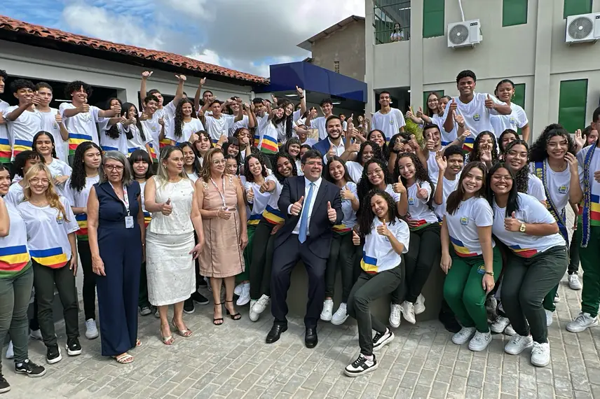 Governador inaugura reforma e modernização do Ceti Didácio Silva, em Teresina Governador inaugura reforma e modernização do Ceti Didácio Silva, em Teresina