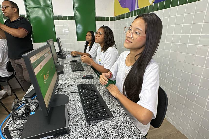 Governador inaugura reforma e modernização do Ceti Didácio Silva, em Teresina Governador inaugura reforma e modernização do Ceti Didácio Silva, em Teresina