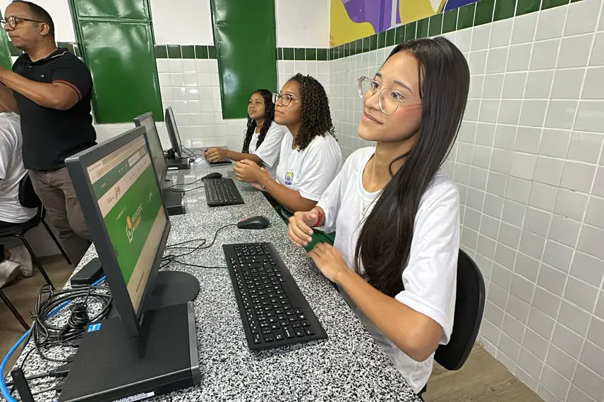 Governador inaugura reforma e modernização do Ceti Didácio Silva, em Teresina Governador inaugura reforma e modernização do Ceti Didácio Silva, em Teresina