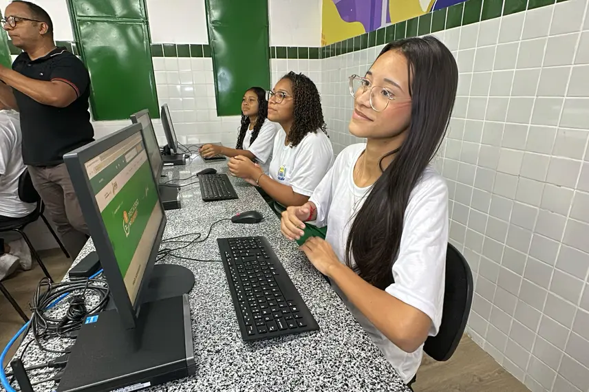 Governador inaugura reforma e modernização do Ceti Didácio Silva, em Teresina