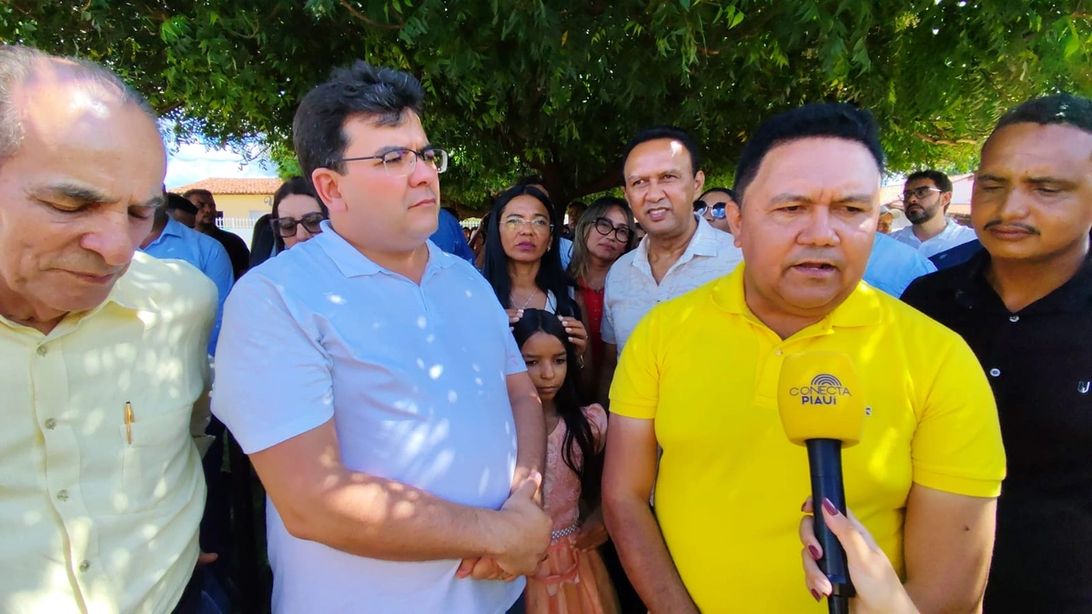 Governador Rafael Fonteles visita obras e inaugura praça em Ribeira do Piauí
