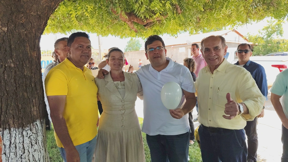 Governador Rafael Fonteles visita obras e inaugura praça em Ribeira do Piauí