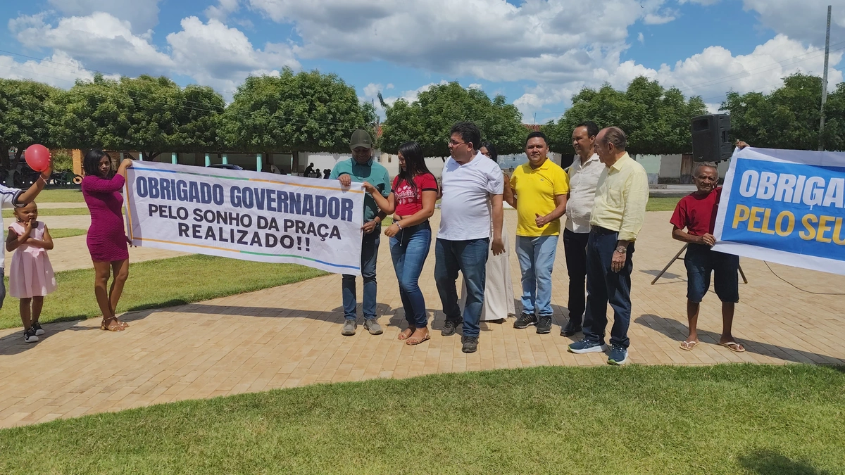 Governador Rafael Fonteles visita obras e inaugura praça em Ribeira do Piauí