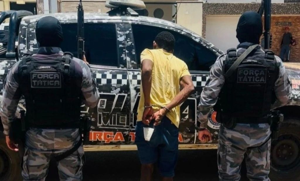 Homem procurado por homicídio é preso em Picos enquanto estava com uma criança