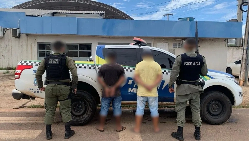 Irmãos são presos por suspeita de tráfico de drogas em bar no Sul do Piauí