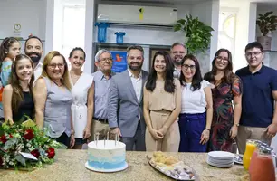 Marcelo Nolleto celebra aniversário ao lado de familiares e equipe (Foto: Reprodução)