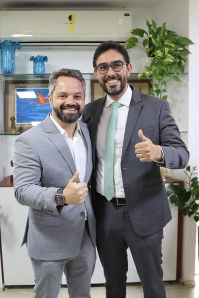 Marcelo Nolleto celebra aniversário ao lado de familiares e equipe