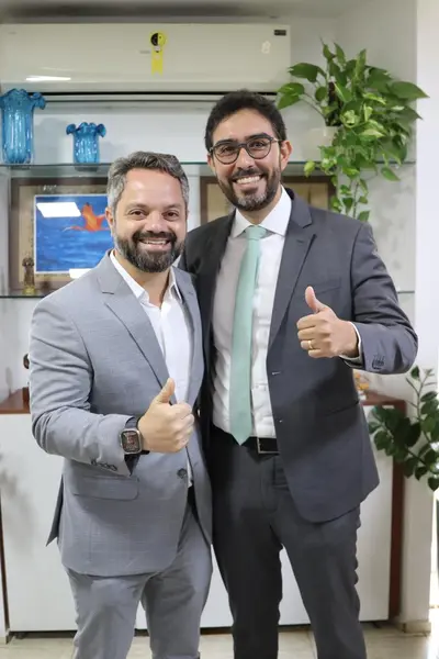 Marcelo Nolleto celebra aniversário ao lado de familiares e equipe