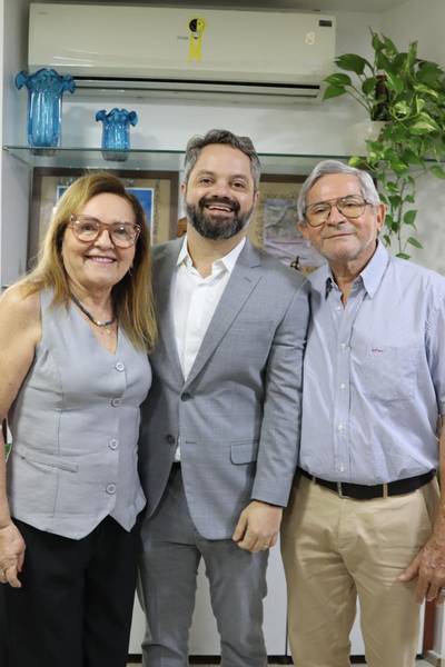 Marcelo Nolleto celebra aniversário ao lado de familiares e equipe