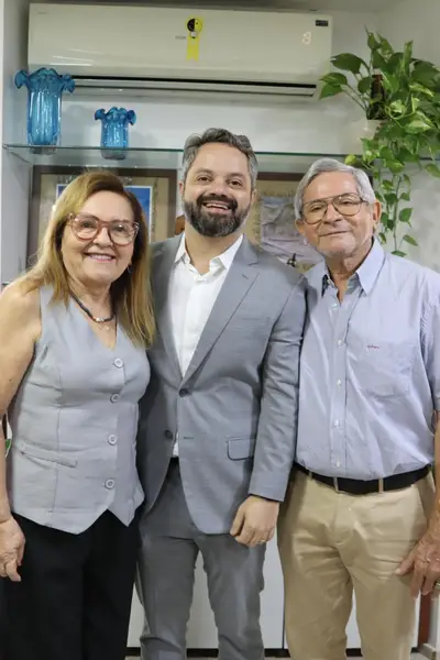 Marcelo Nolleto celebra aniversário ao lado de familiares e equipe