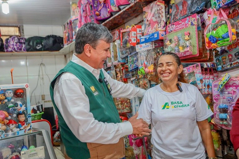 Maria da Conceição: de camelô a empreendedora. Com o crédito do Programa Acredita, transformou seu sonho em realidade e abriu seu próprio negócio